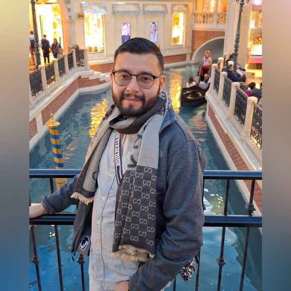 Meet your Posher, Jose - Picture 2 of 3